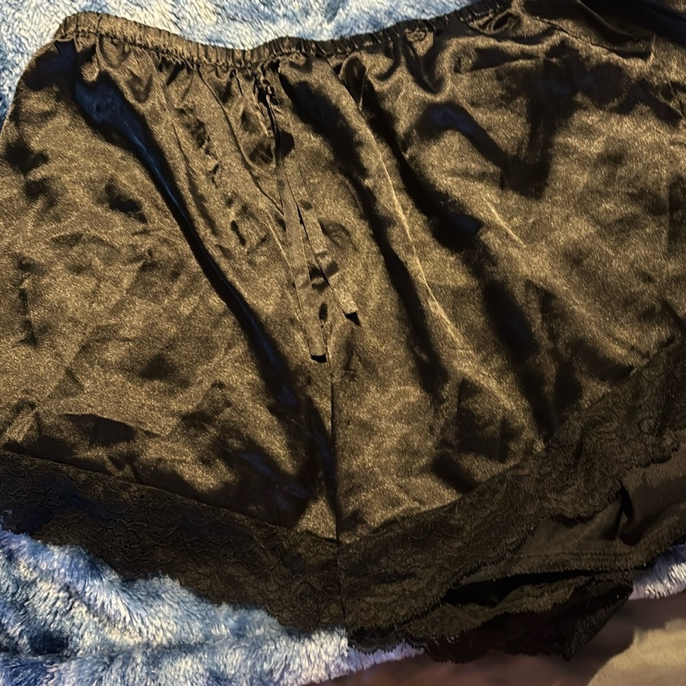 1xl  lace silk shorts